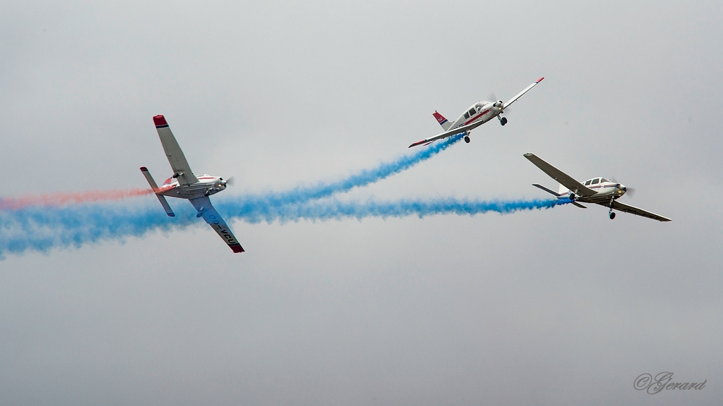 20130915_0041.jpg - The Victors Formation Team Piper PA28-161