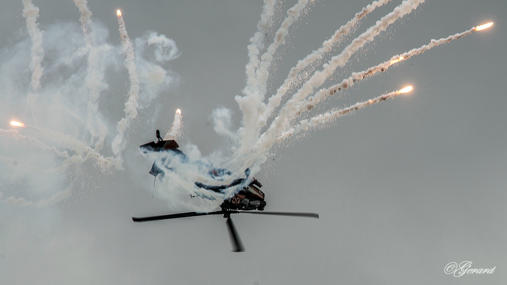 20130915_0555.jpg - RNLAF Apache AH-64