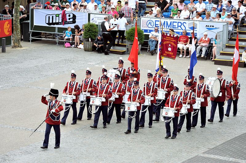 Maandag__20100524_080.JPG - Drumband Harmonie Ster de Toekomst uit Maastricht