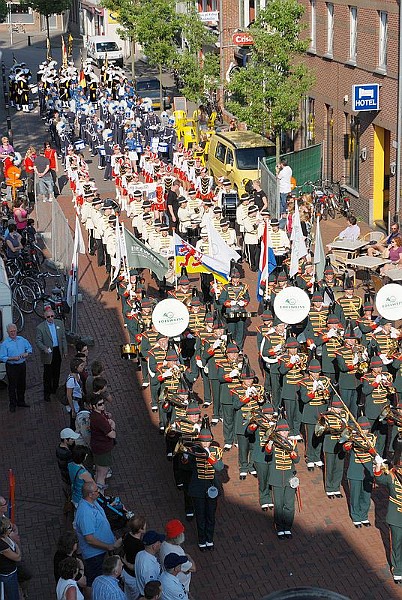 Maandag__20100524_358.JPG - Gezamelijke slotoptocht