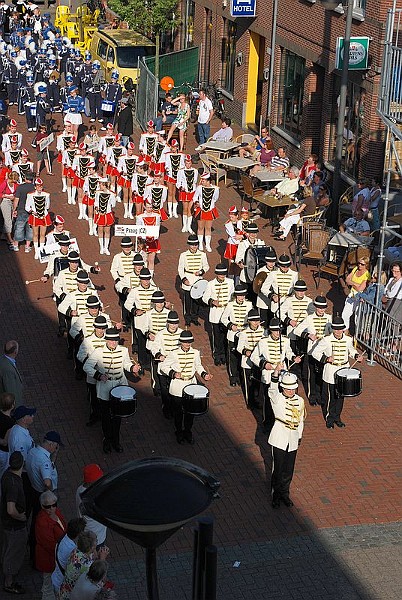 Maandag__20100524_362.JPG - Gezamelijke slotoptocht