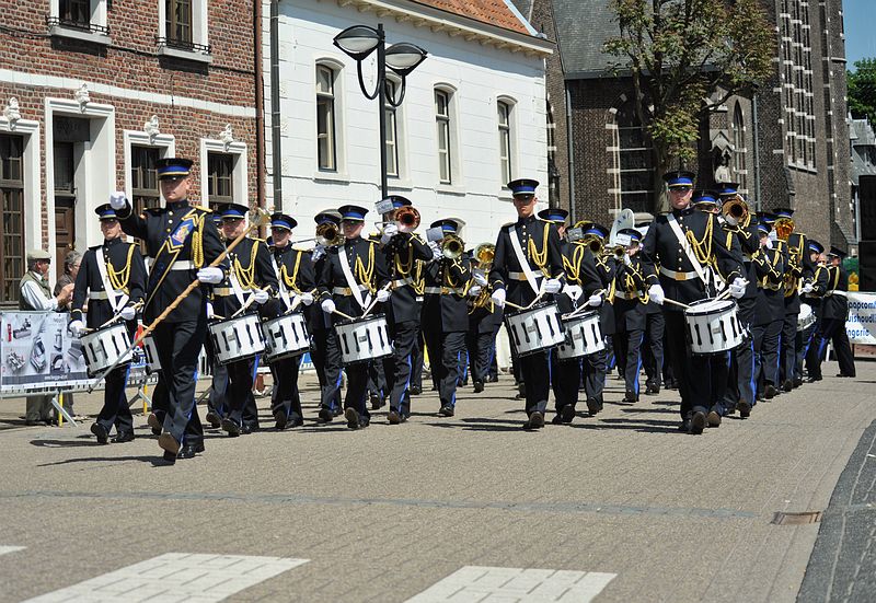 Zondag__20100523_0142.JPG - Show- en Marchingband Amigo uit Leiden Nederland