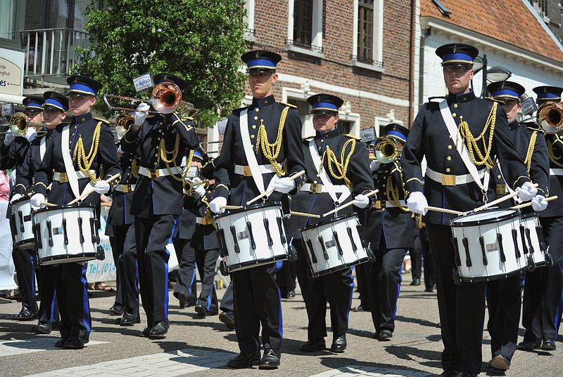 Zondag__20100523_0143.JPG - Show- en Marchingband Amigo uit Leiden Nederland