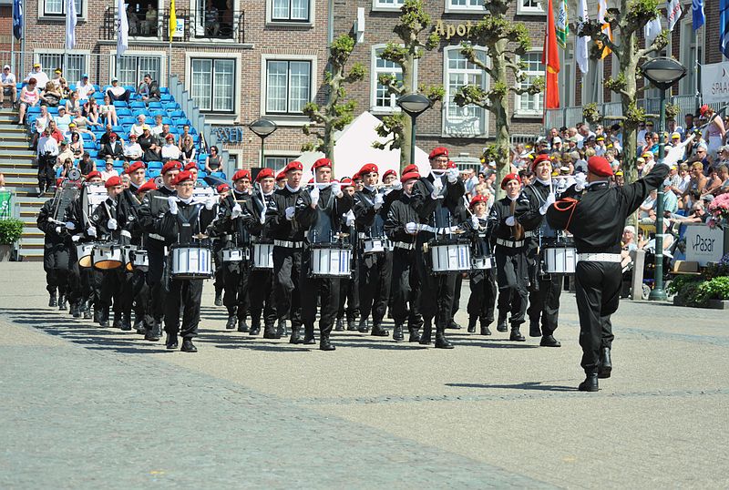 Zondag__20100523_0208.JPG - Showkorps El Fuerte uit Koksijde Belgie