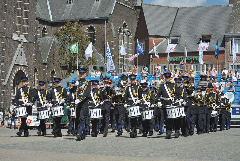 Zondag__20100523_0214.JPG - Show- en Marchingband Amigo uit Leiden Nederland