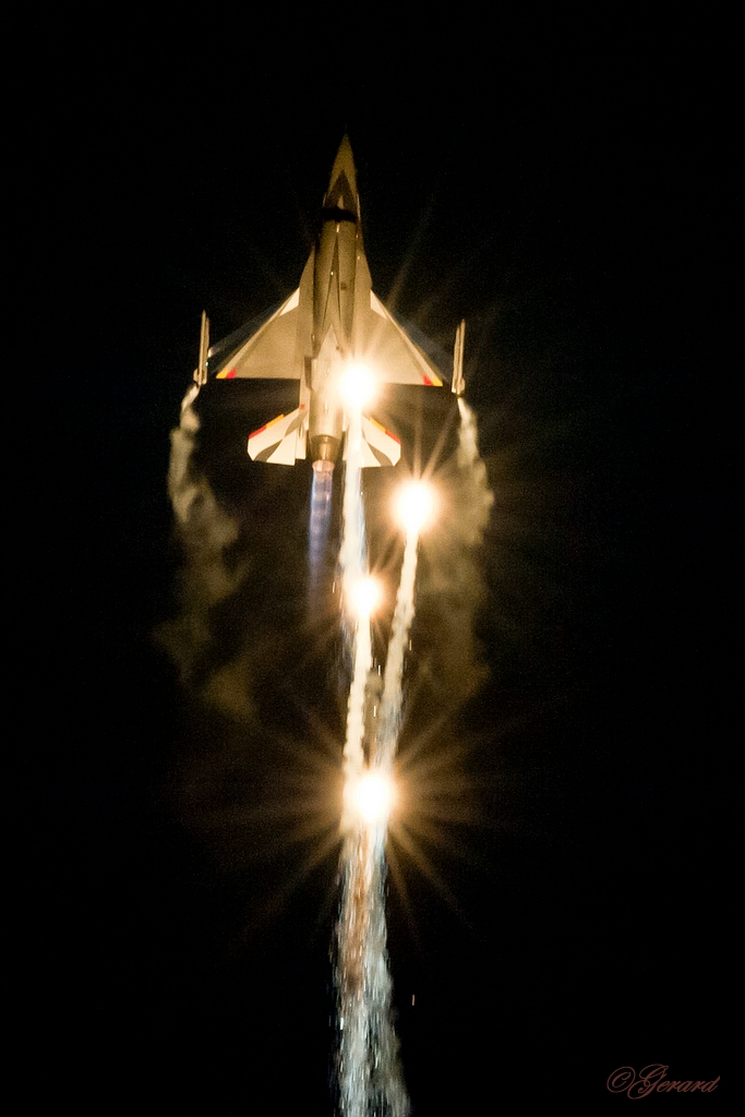 20120914_0550.JPG - BAF F-16 solo display.