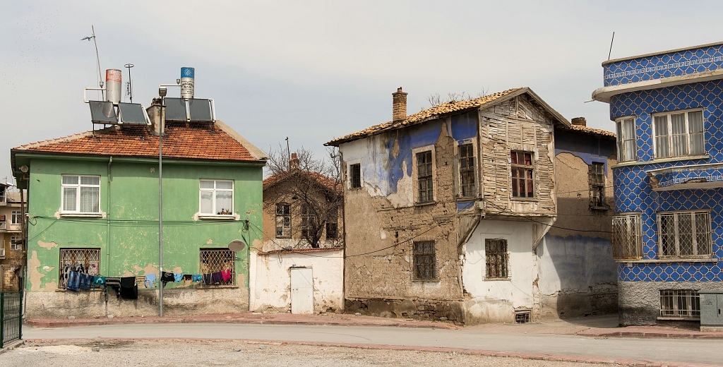 20150318_1919.JPG - Vlak naast mooi gerestaureerde huisen...